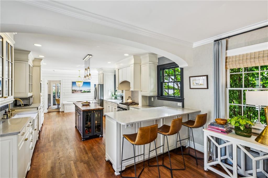 893 Plymouth Road NE