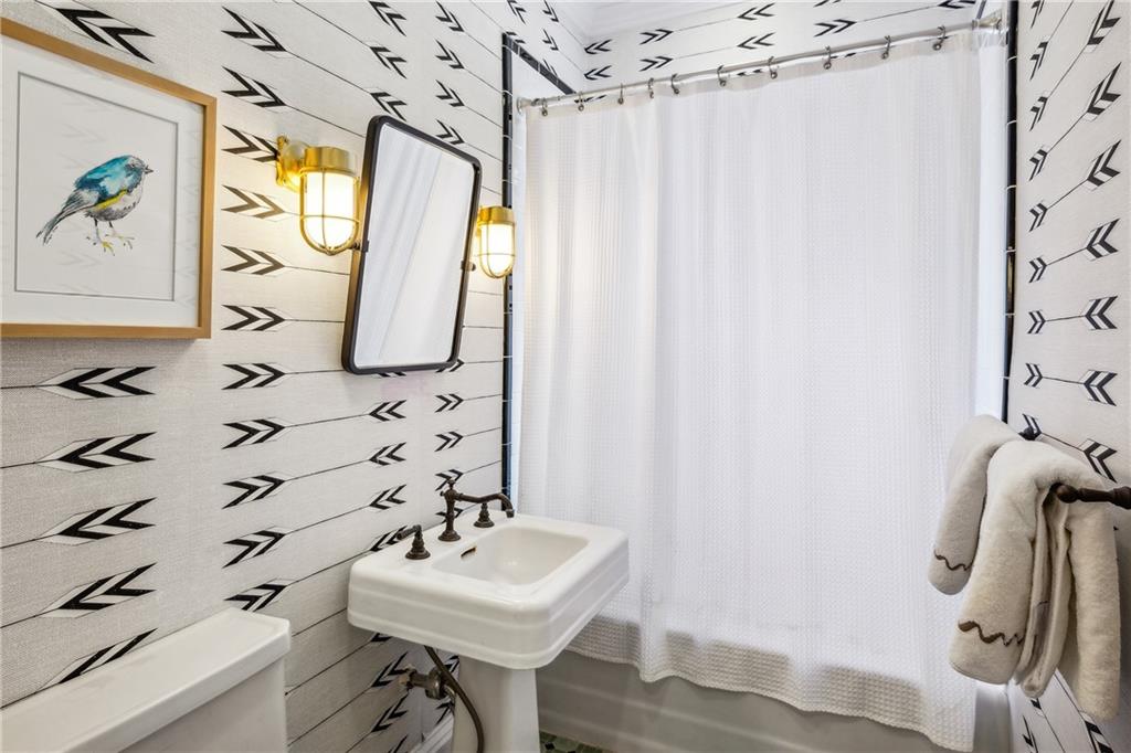 893 Plymouth Road NE