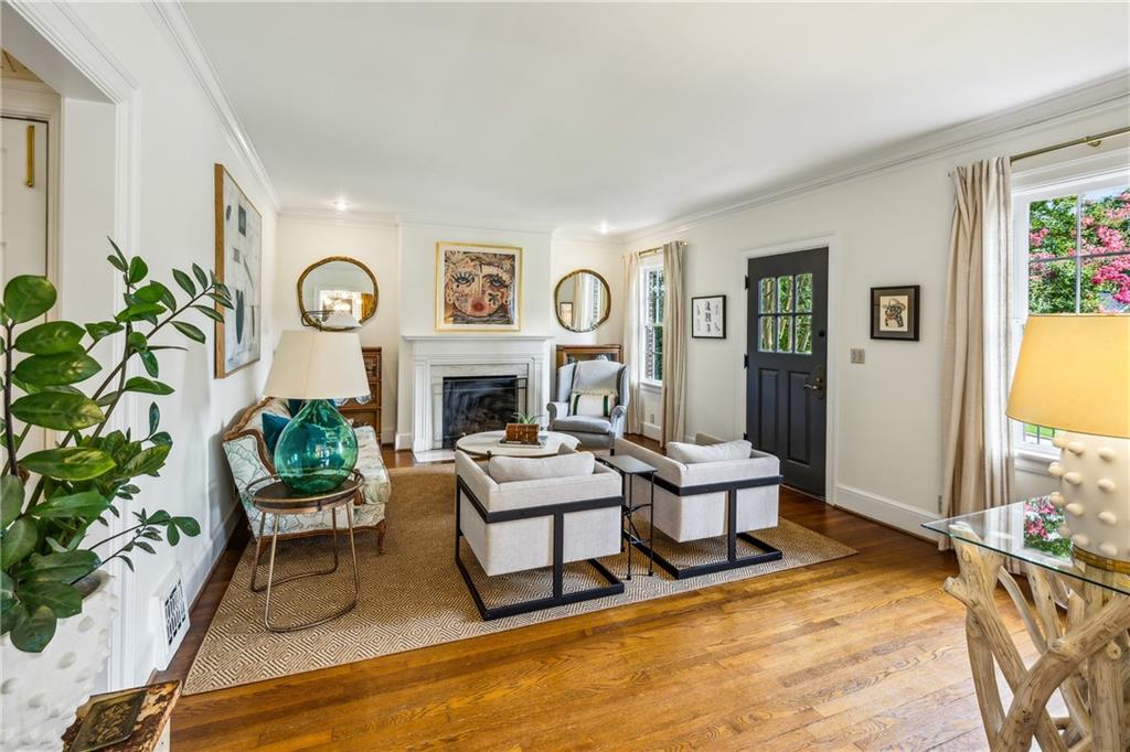 893 Plymouth Road NE