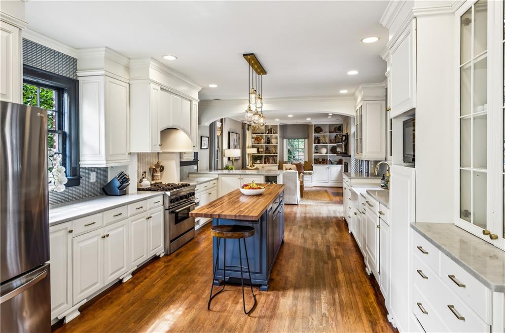 893 Plymouth Road NE