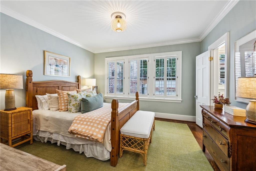 893 Plymouth Road NE