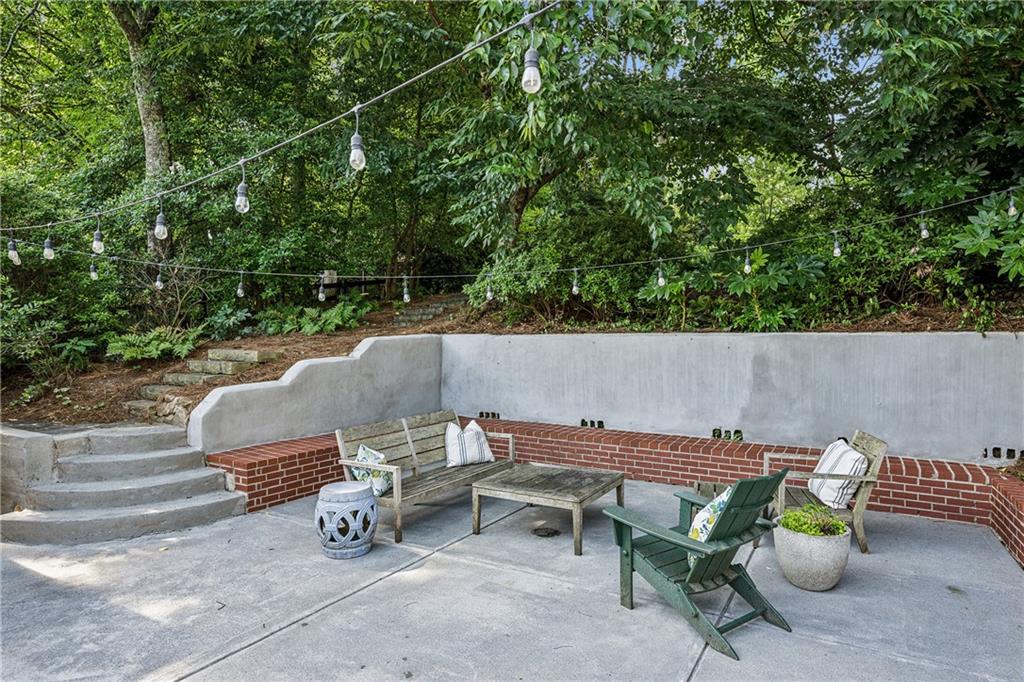 893 Plymouth Road NE