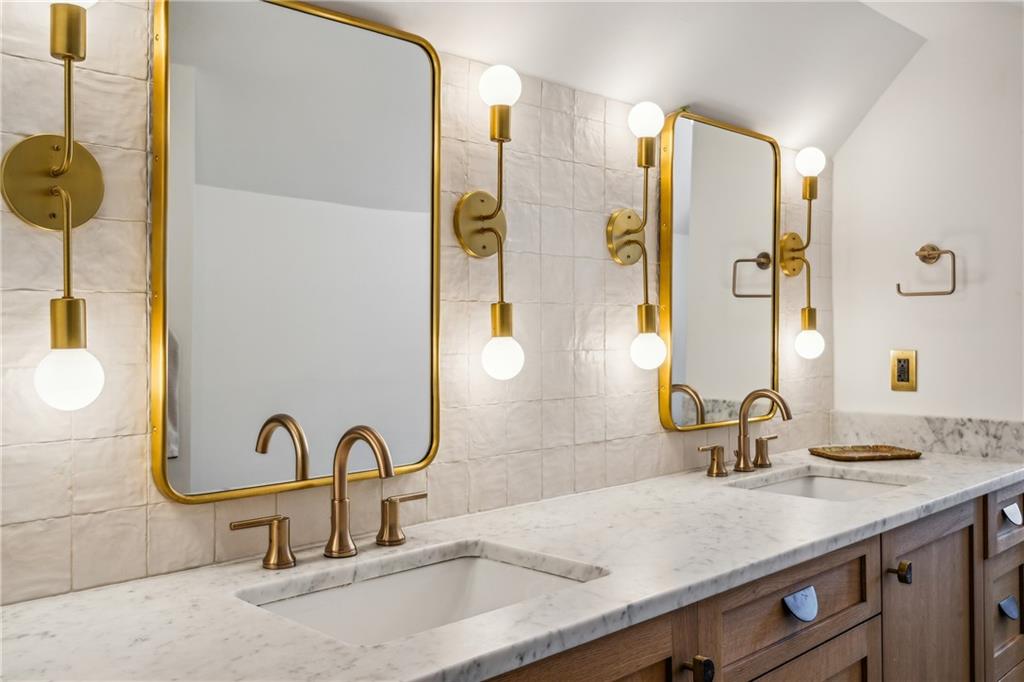 893 Plymouth Road NE