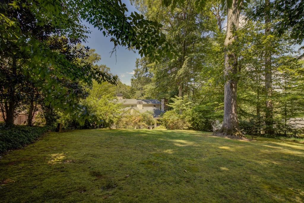 776 Wellesley Drive NW