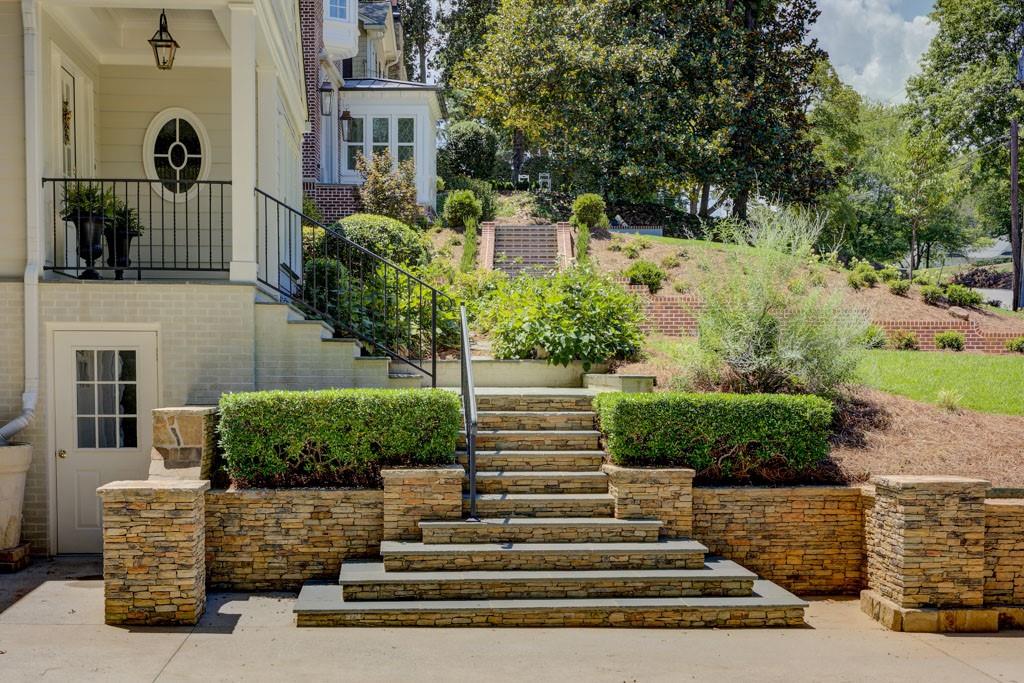 776 Wellesley Drive NW