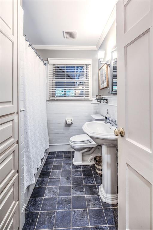 776 Wellesley Drive NW