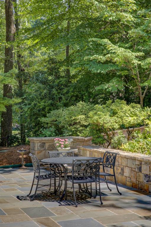 776 Wellesley Drive NW