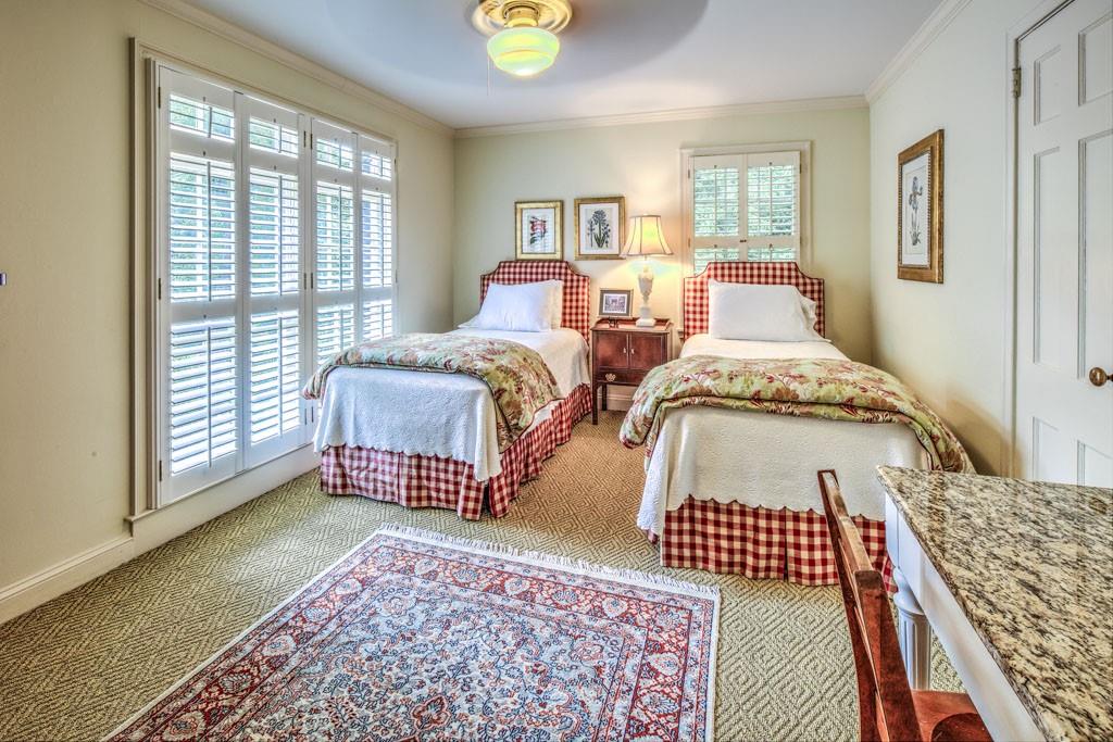 776 Wellesley Drive NW