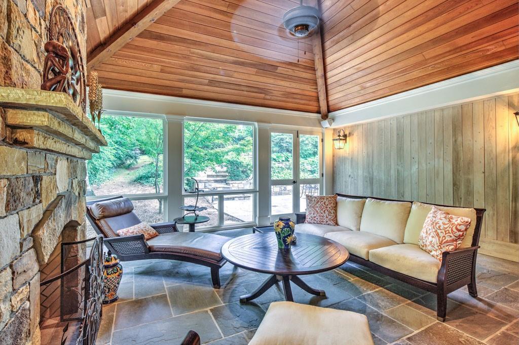 776 Wellesley Drive NW