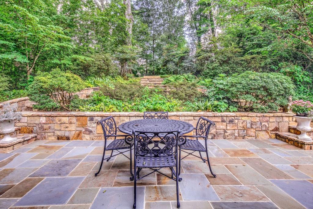 776 Wellesley Drive NW