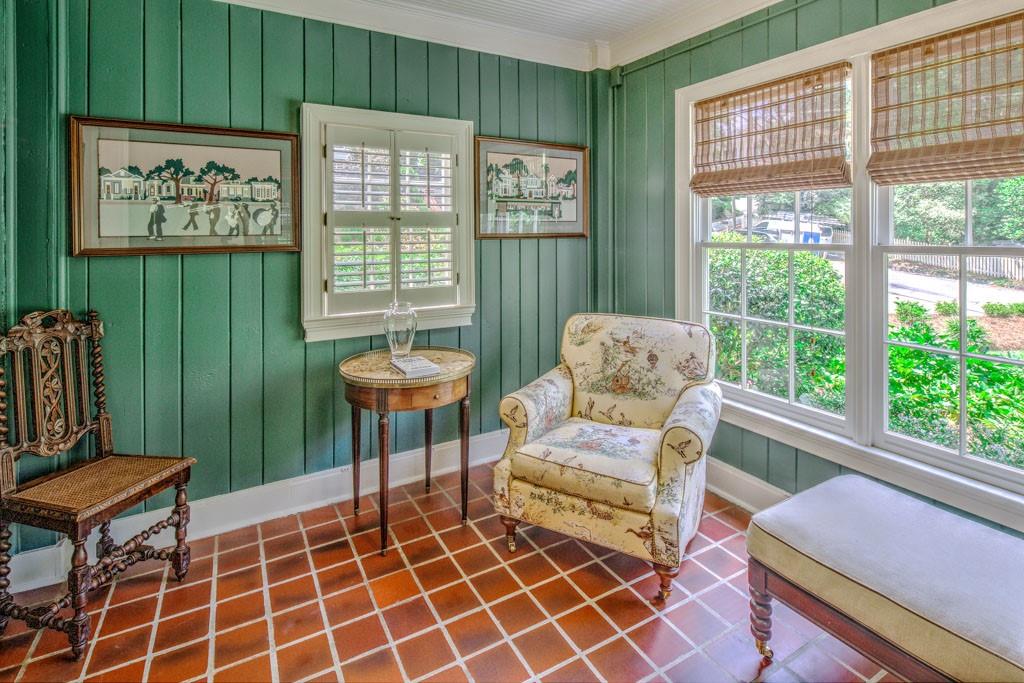 776 Wellesley Drive NW