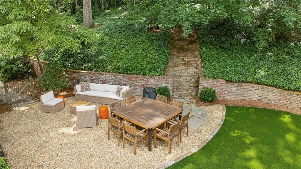 2781 Mornington Drive NW