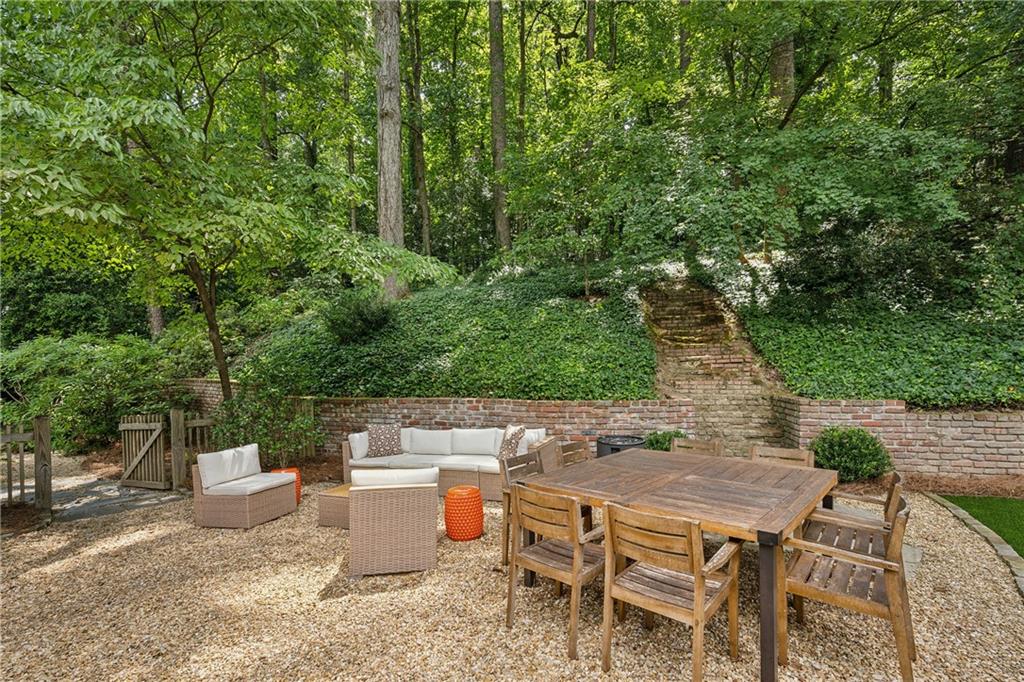 2781 Mornington Drive NW