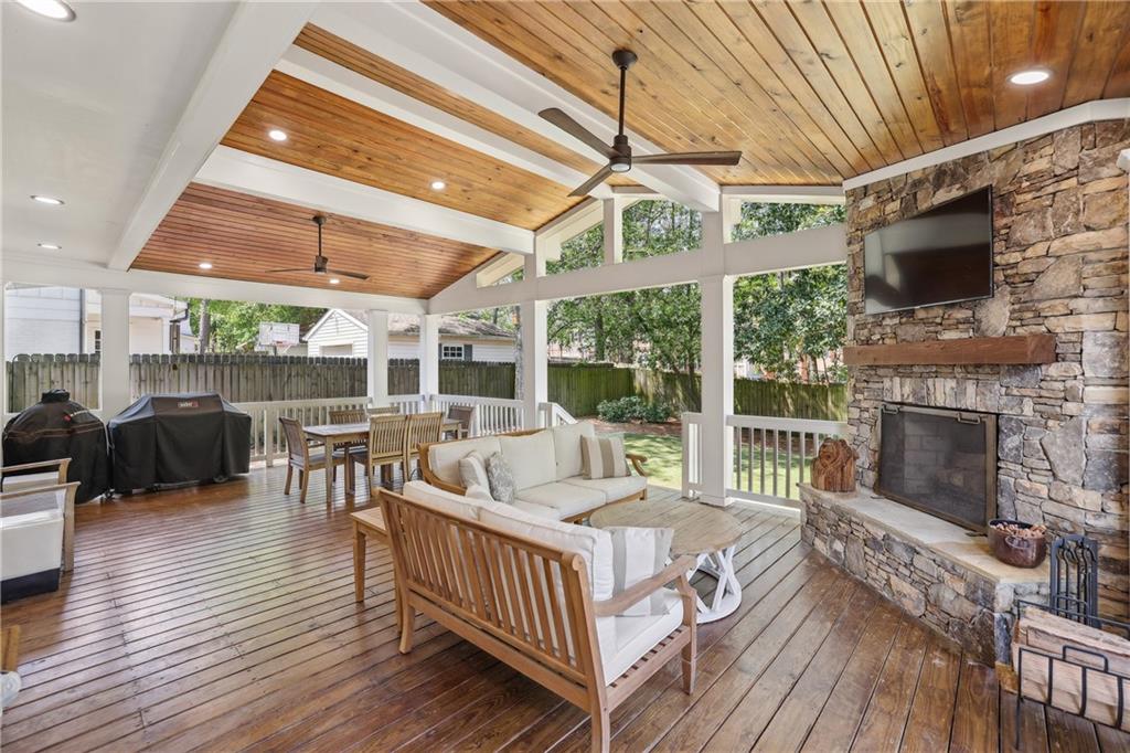 2874 Elliott Circle NE