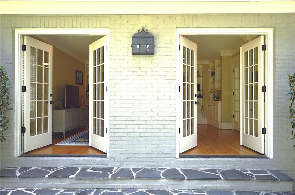 3098 Peachtree Drive NE