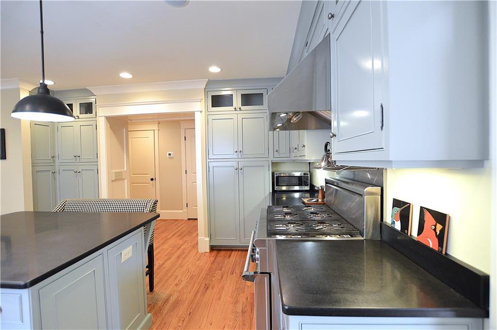 3098 Peachtree Drive NE