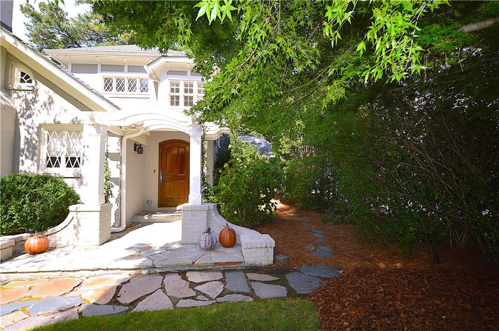 3098 Peachtree Drive NE