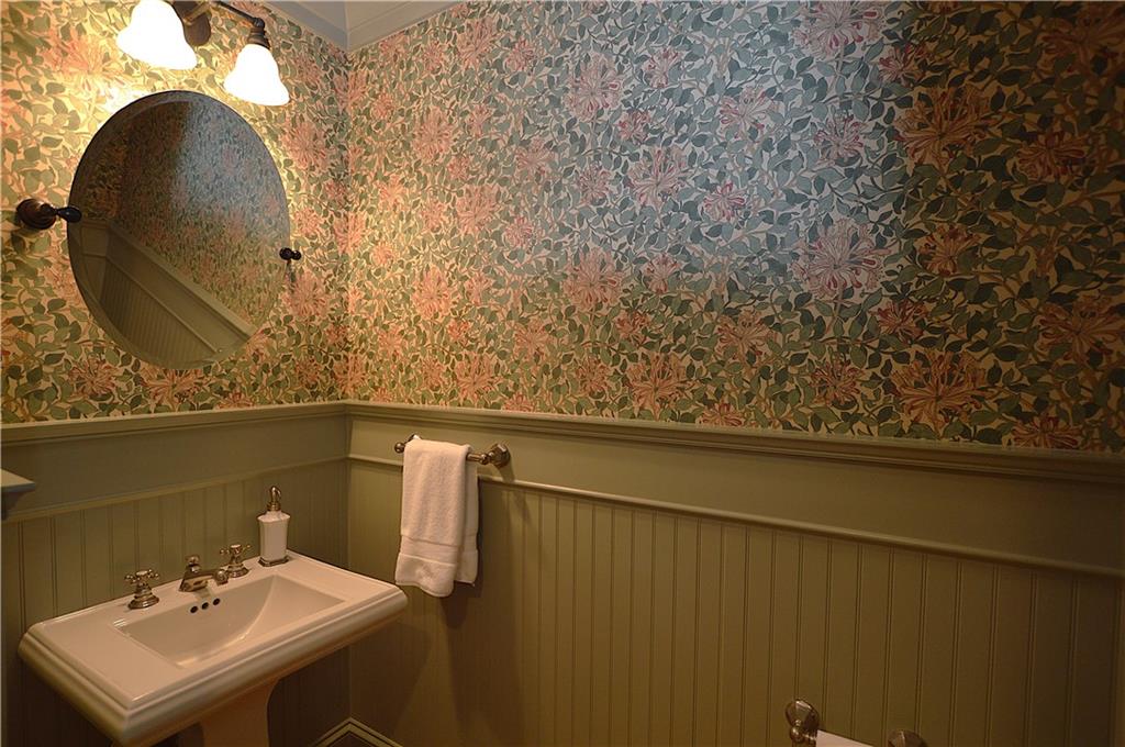 3098 Peachtree Drive NE