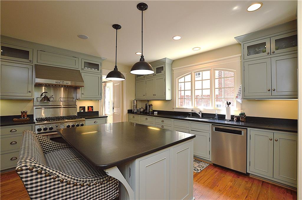 3098 Peachtree Drive NE