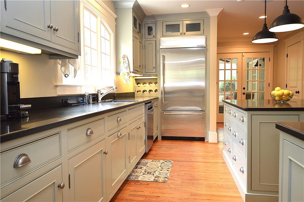 3098 Peachtree Drive NE