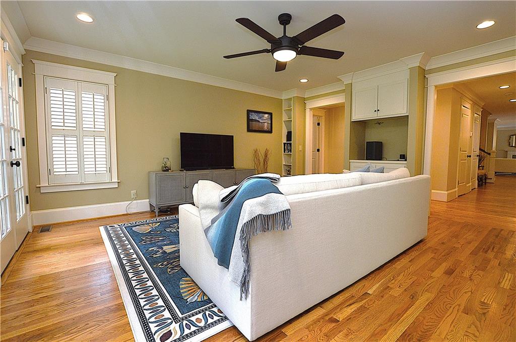 3098 Peachtree Drive NE