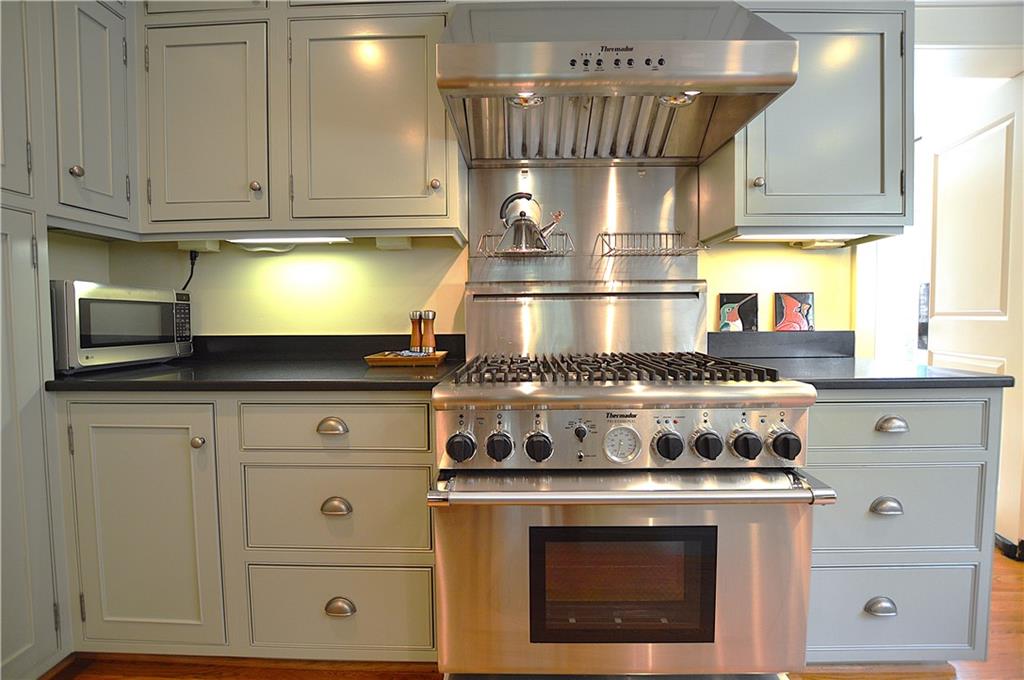 3098 Peachtree Drive NE