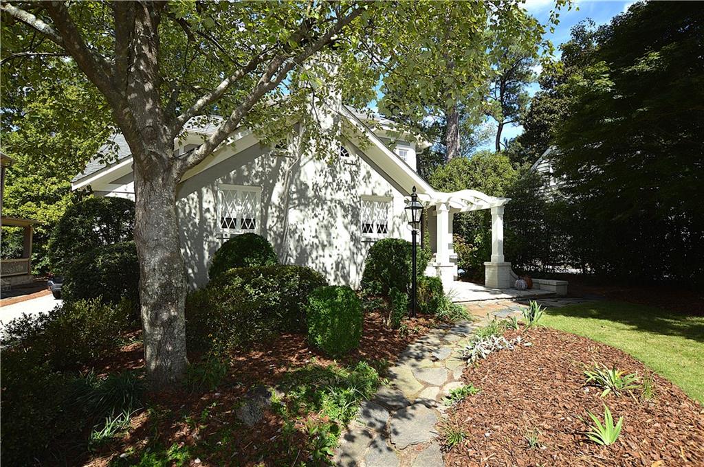 3098 Peachtree Drive NE