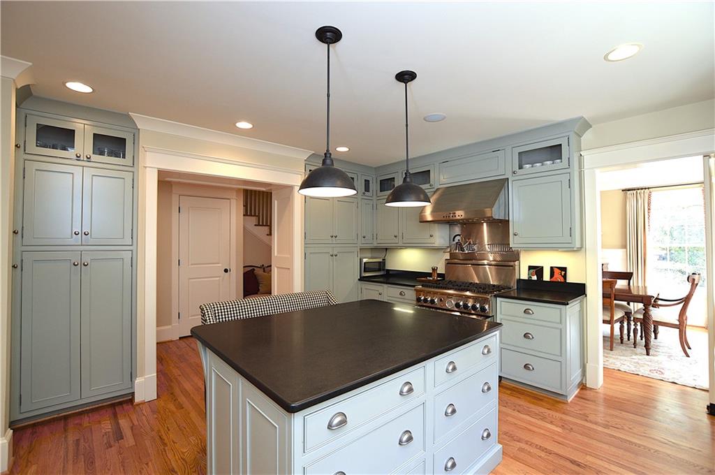 3098 Peachtree Drive NE