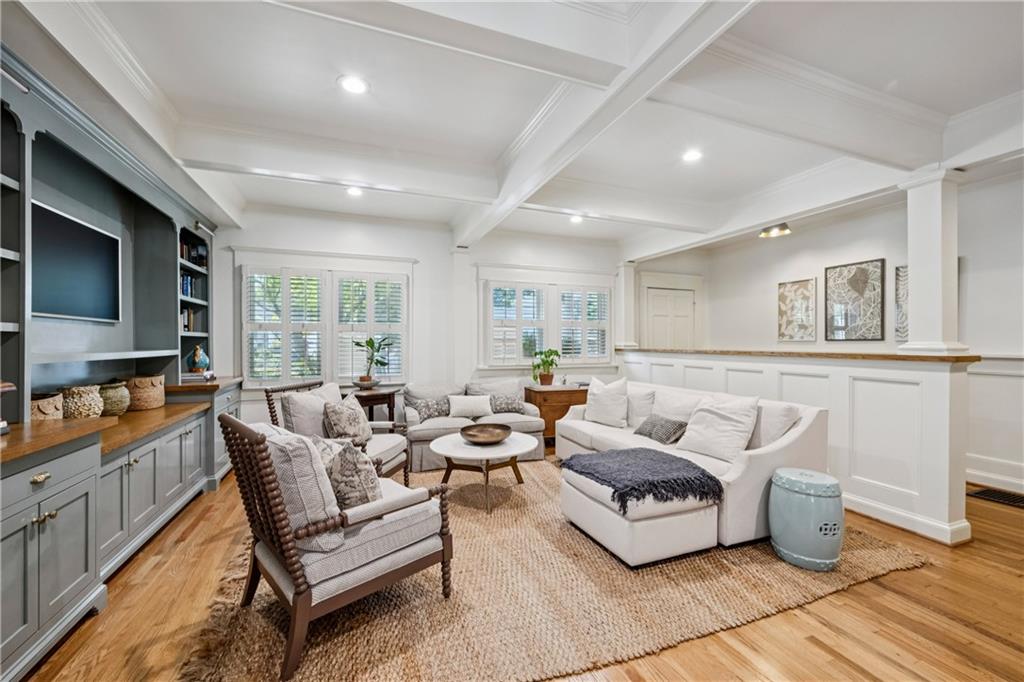 68 Peachtree Hills Avenue NE