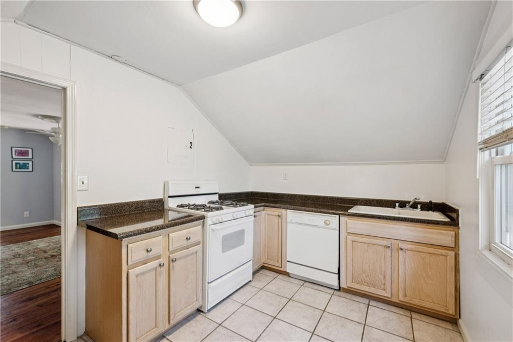 68 Peachtree Hills Avenue NE