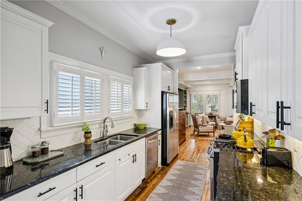 68 Peachtree Hills Avenue NE