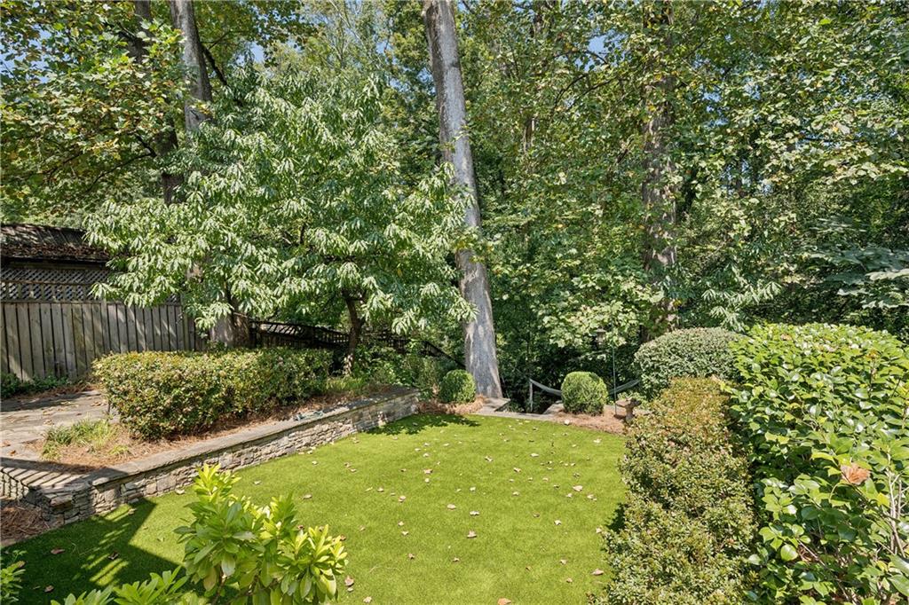 68 Peachtree Hills Avenue NE