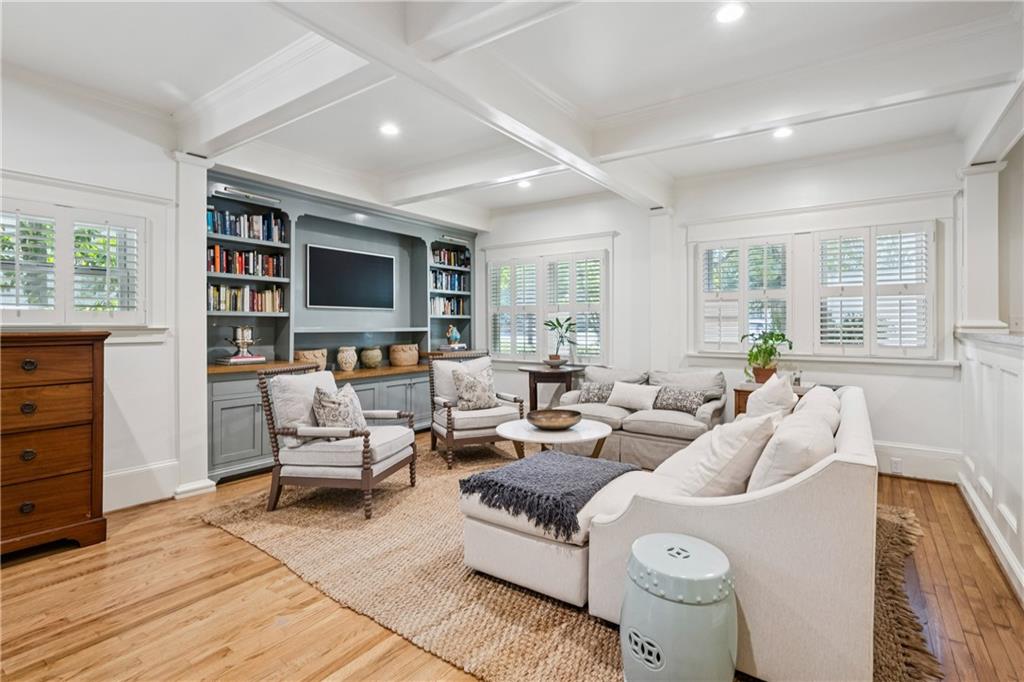 68 Peachtree Hills Avenue NE