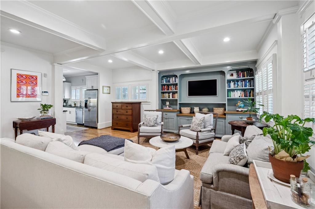 68 Peachtree Hills Avenue NE