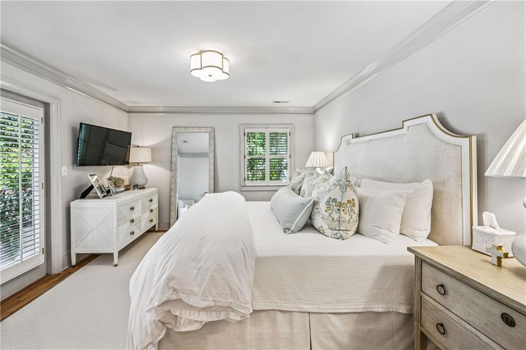 1828 Greystone Road NW