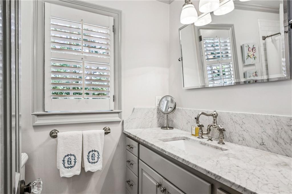 1828 Greystone Road NW