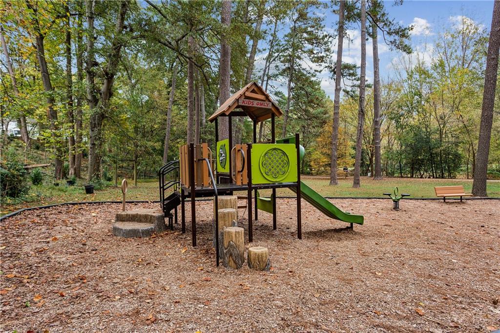 1828 Greystone Road NW