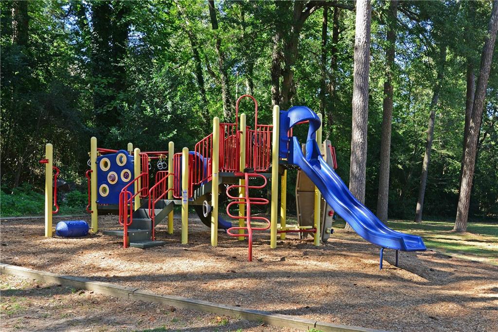 1828 Greystone Road NW