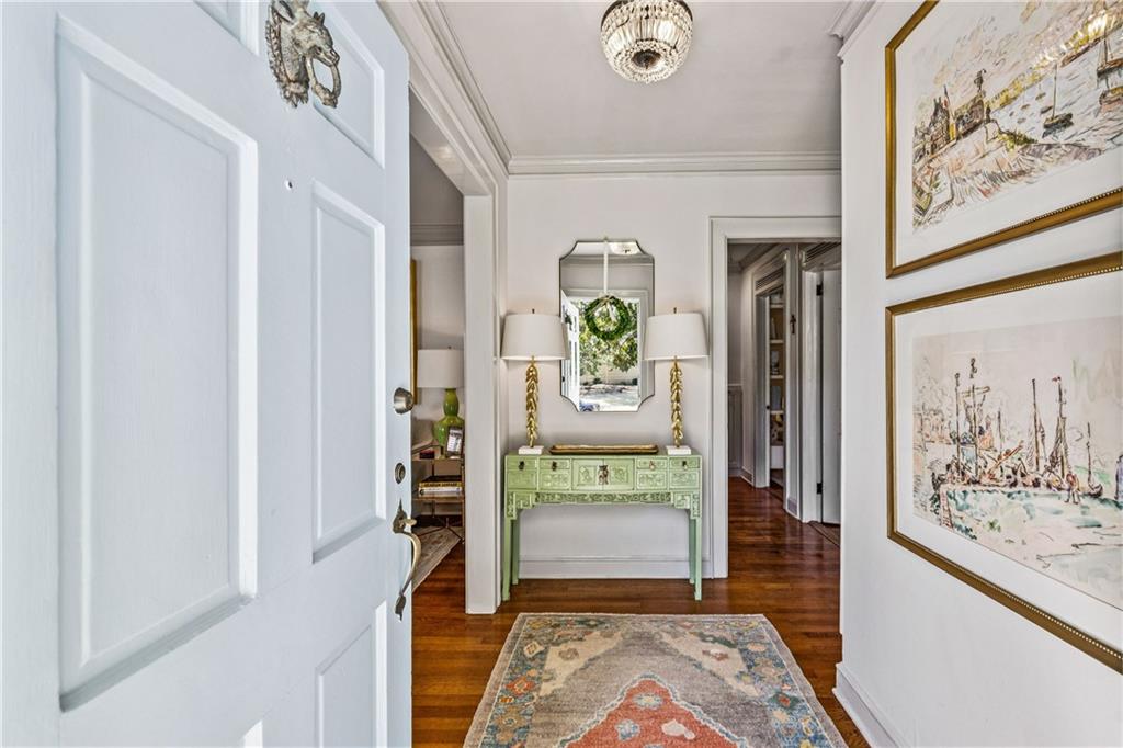 1828 Greystone Road NW