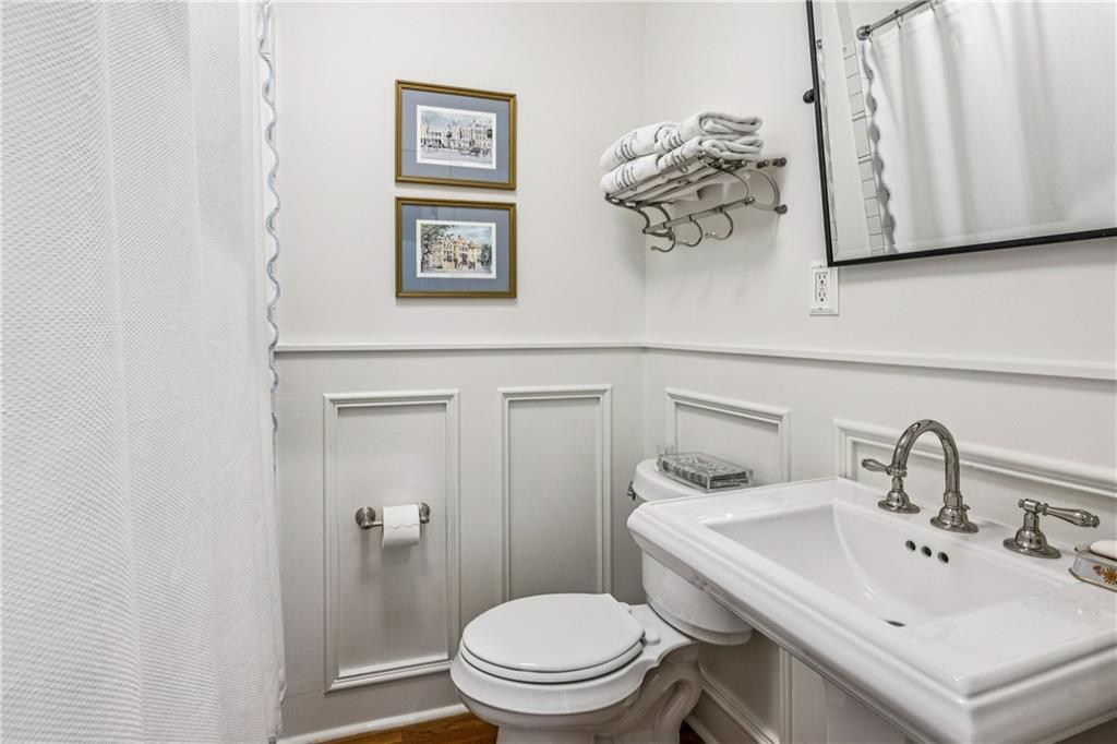 1828 Greystone Road NW