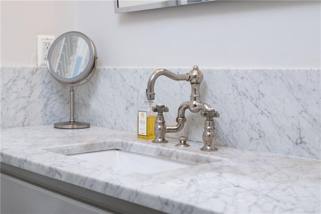 1828 Greystone Road NW