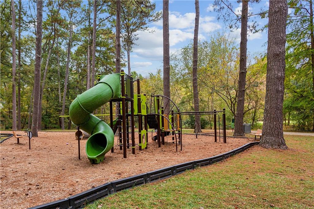 1828 Greystone Road NW