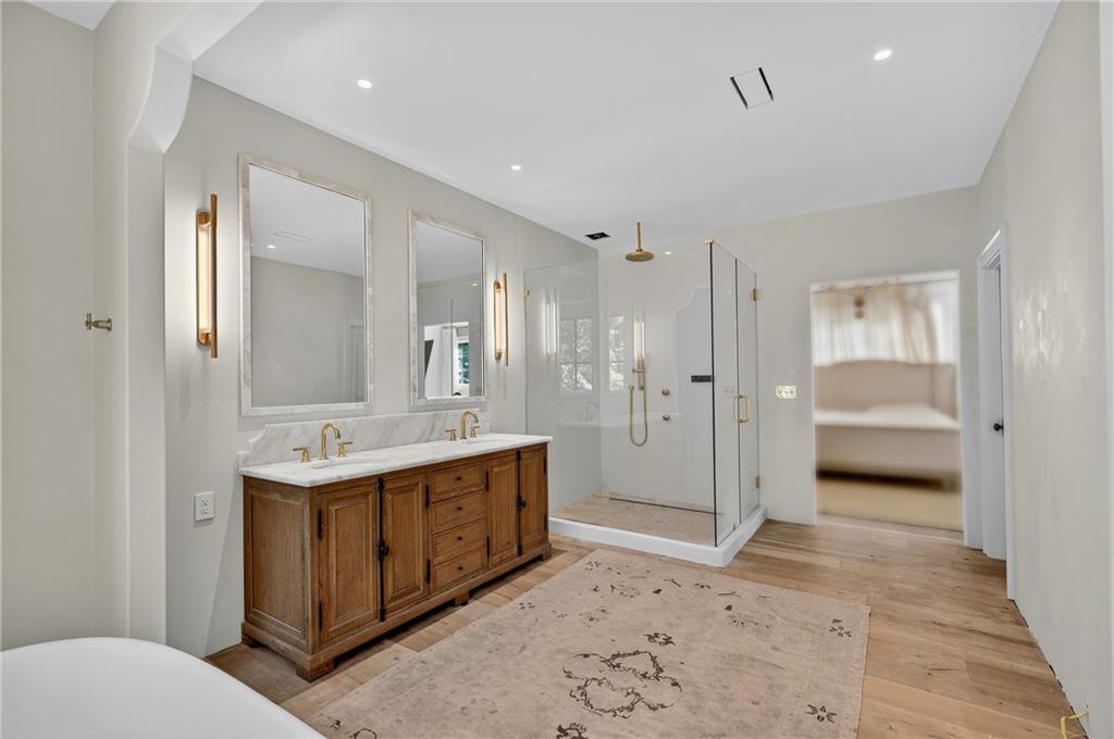 3280 W Roxboro Road NE