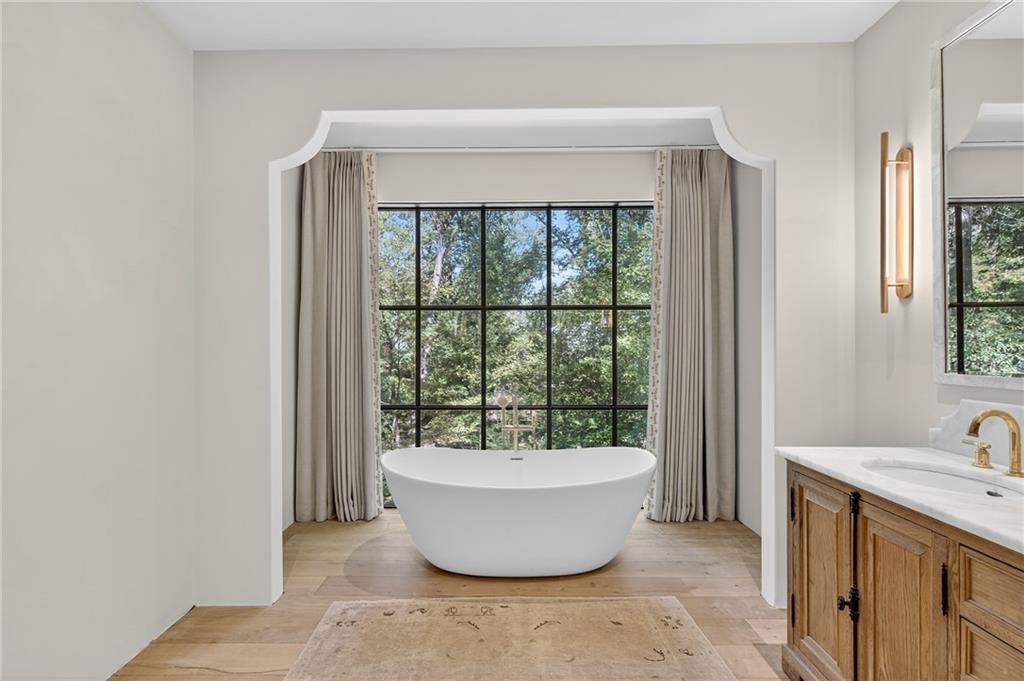 3280 W Roxboro Road NE