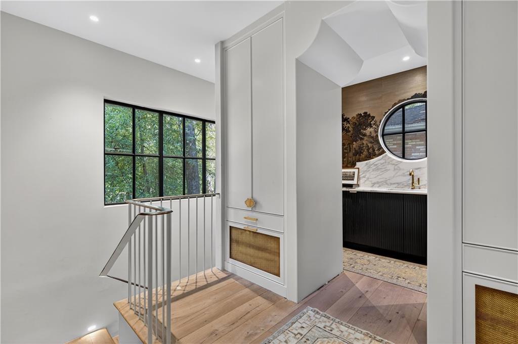 3280 W Roxboro Road NE