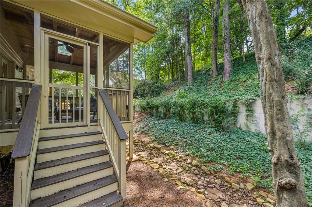 52 Ivy Chase NE