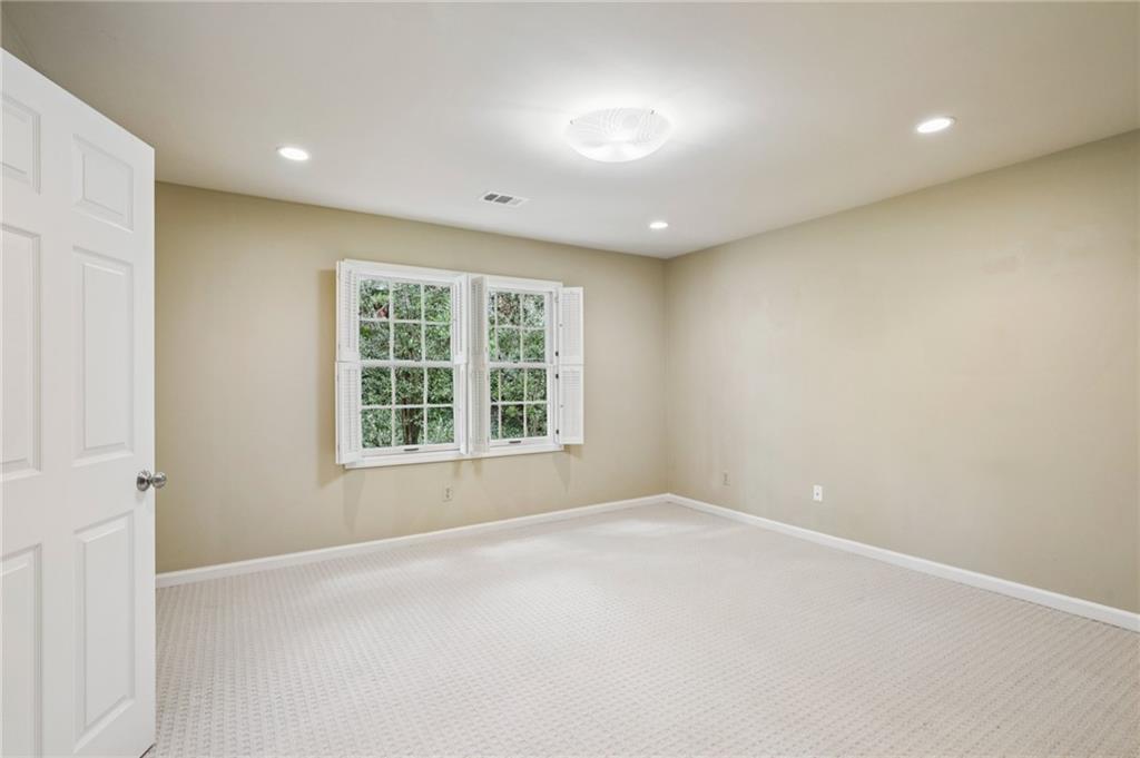 52 Ivy Chase NE