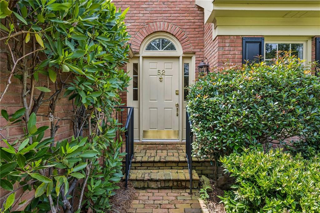 52 Ivy Chase NE
