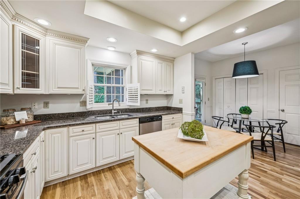 52 Ivy Chase NE