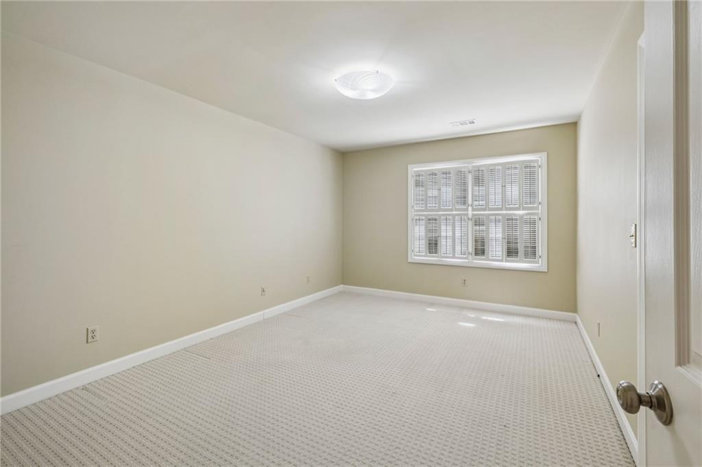 52 Ivy Chase NE
